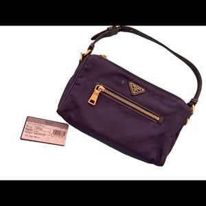 Authentic preowned Prada tessuto+ calf purse.